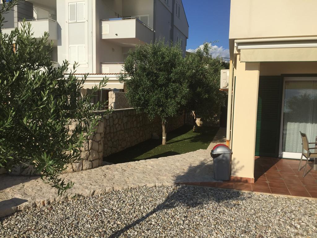 Apartments Andrea Stara Novalja Bilik gambar